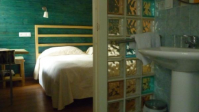 Отель Hostal Los Cerros  Убеда
